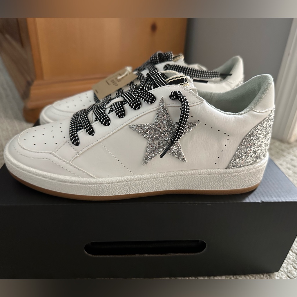 Shushop Sneakers